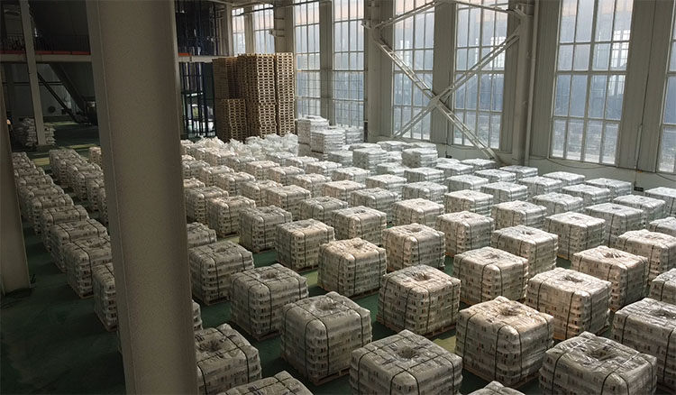 Warehouse pallet logistics