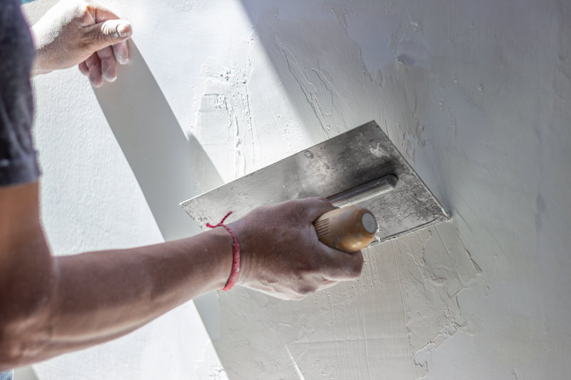 Gypsum and putty wall finishing application
