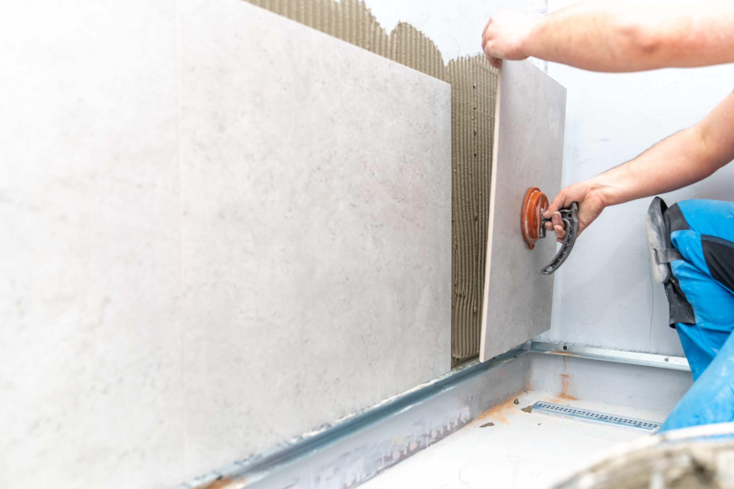 Large area tile installation in hot dry conditions