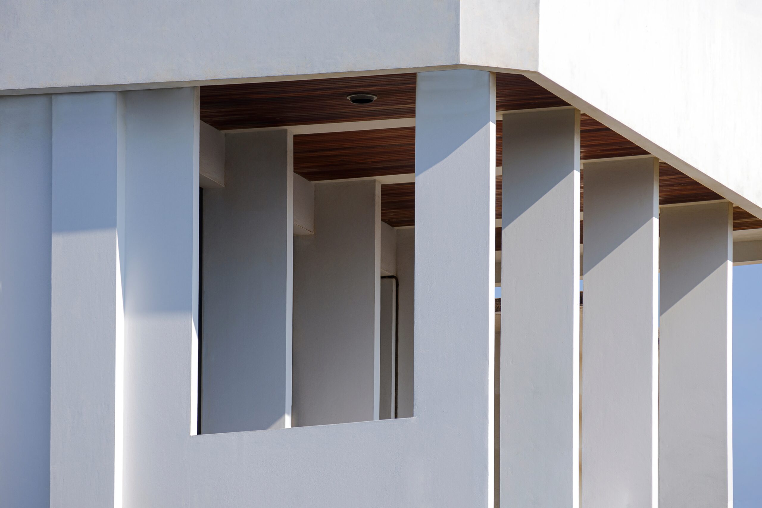 Exterior wall putty application — weather-resistant coating on building facade