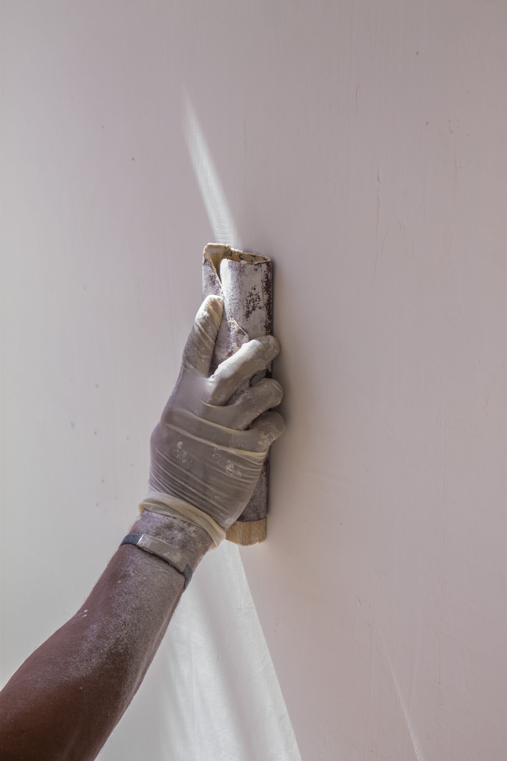 Flexible putty application on movement-prone substrate with crack bridging capability